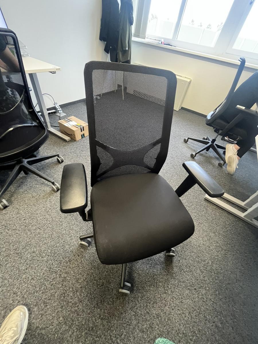 B&uuml;rodrehstuhl mit Armlehne Narbutas