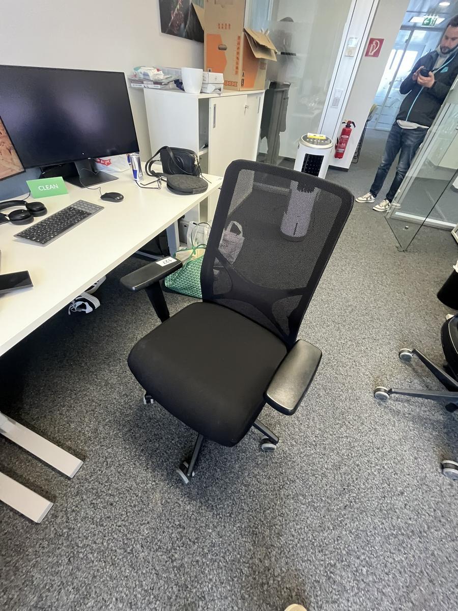 B&uuml;rodrehstuhl mit Armlehne Narbutas