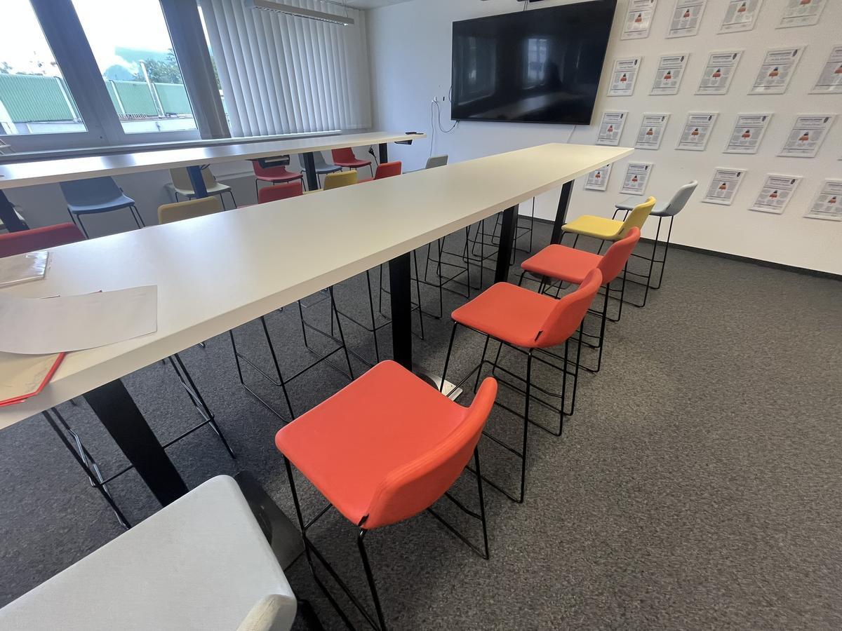 Konferenz-,Meetingraumtisch ca.400x70x110 cm?d=2026-05-13 12:04:06