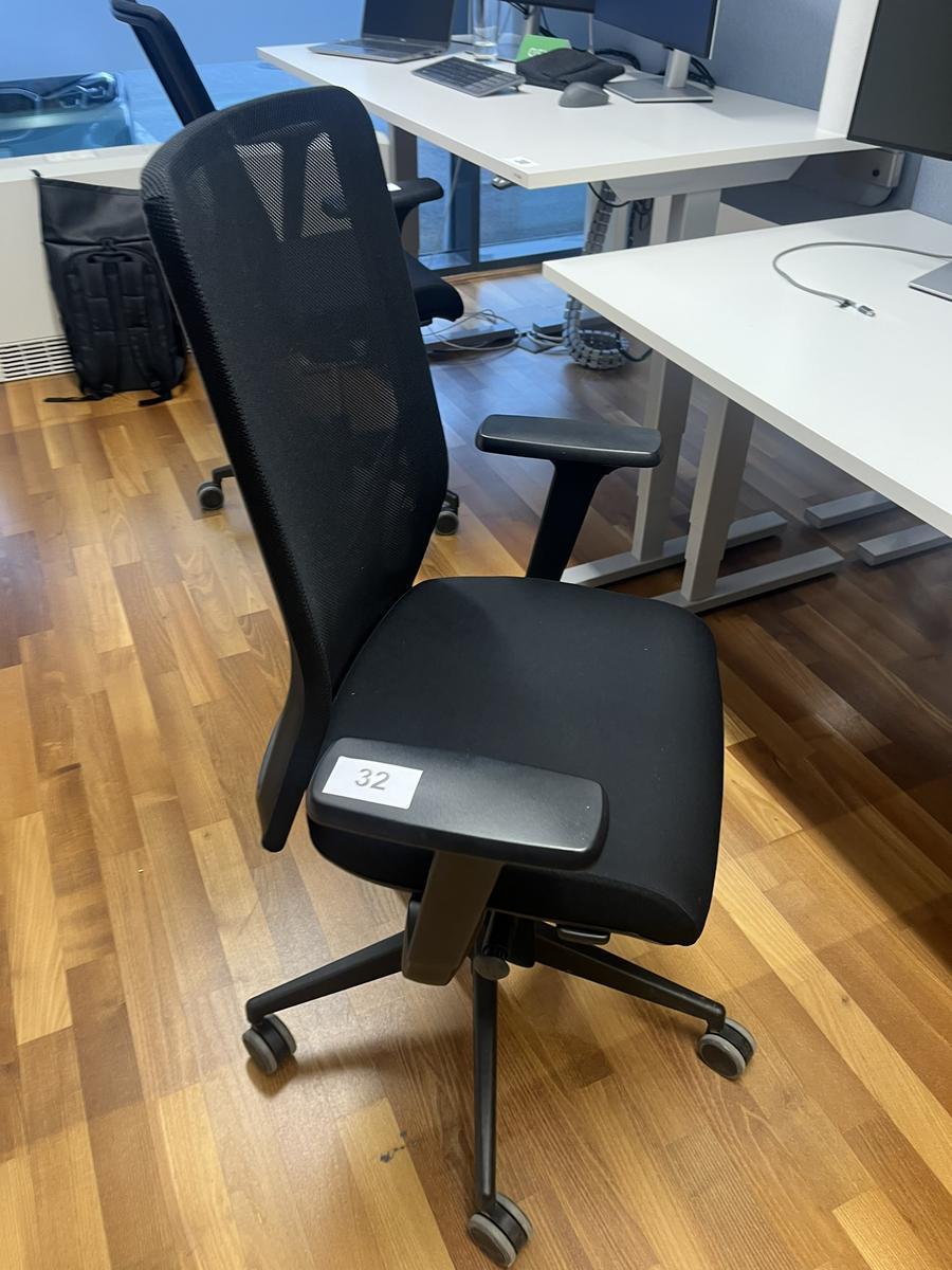 B&uuml;rodrehstuhl mit Armlehne Narbutas