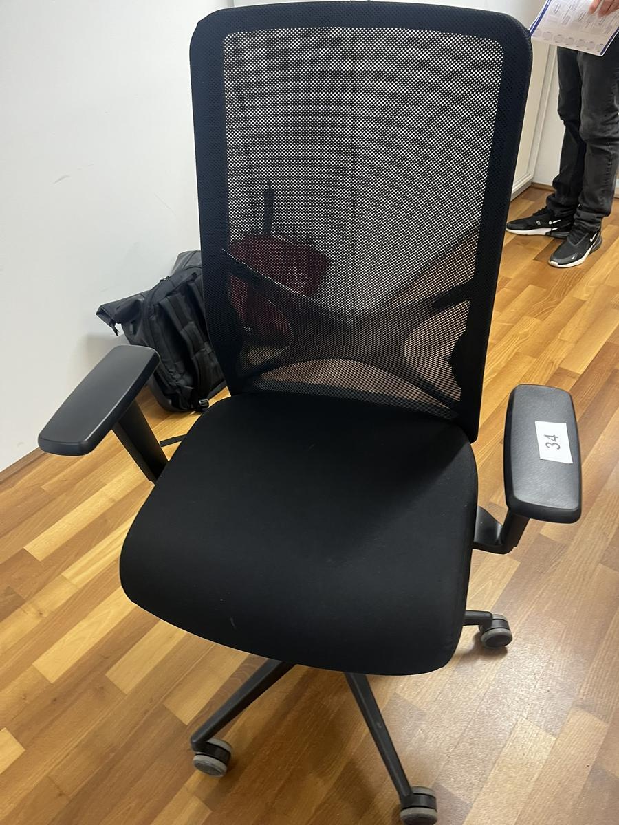 B&uuml;rodrehstuhl mit Armlehne Narbutas