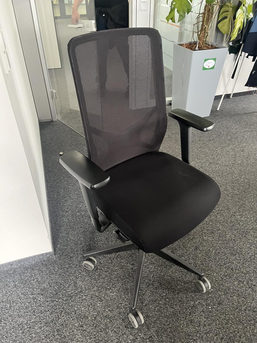B&uuml;rodrehstuhl mit Armlehne Narbutas?d=2026-05-13 12:07:23