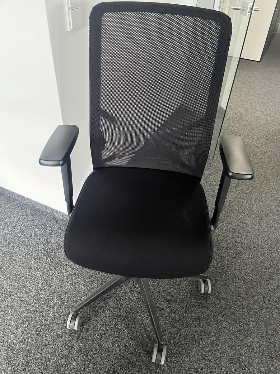 B&uuml;rodrehstuhl mit Armlehne Narbutas