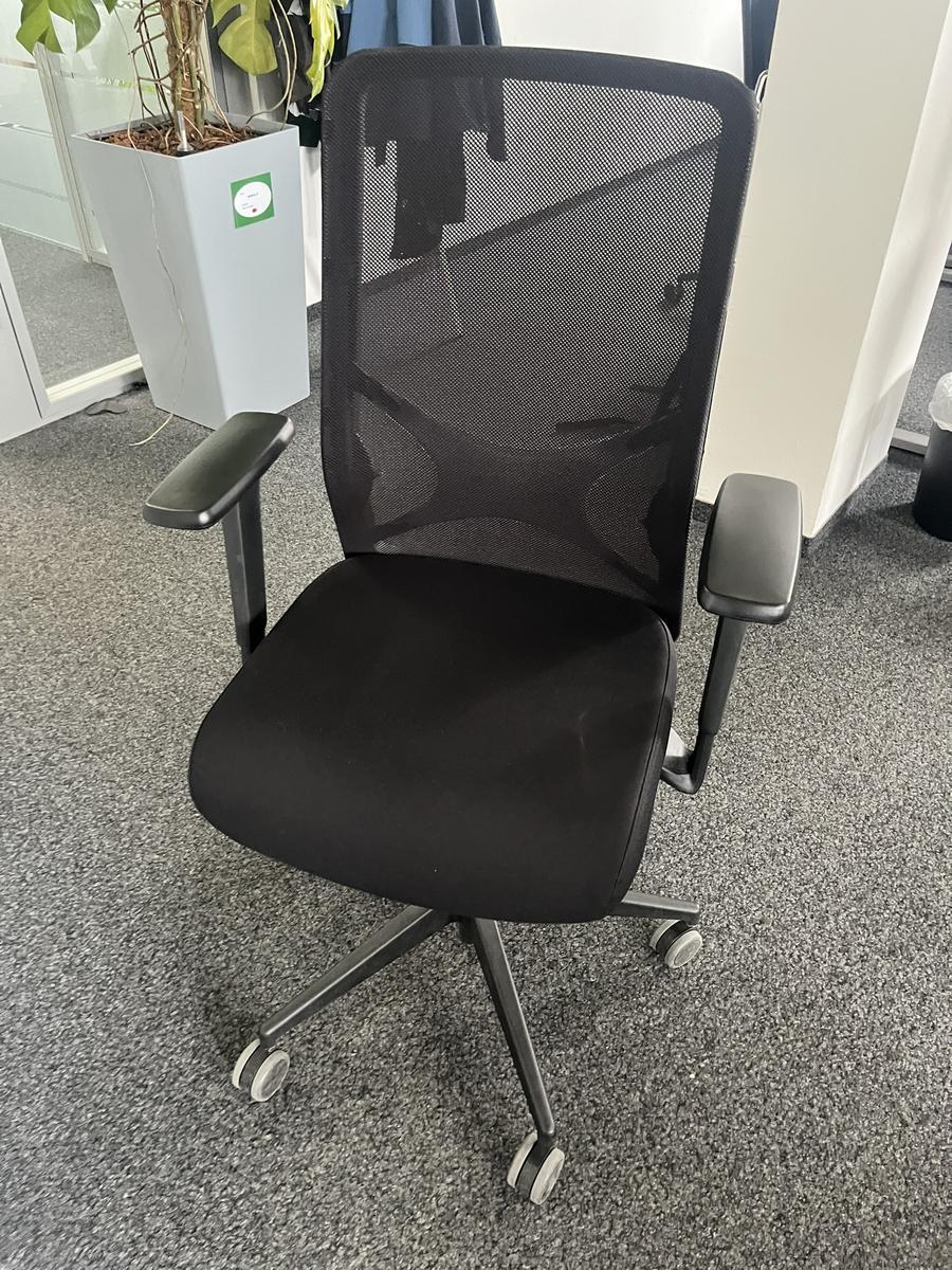 B&uuml;rodrehstuhl mit Armlehne Narbutas