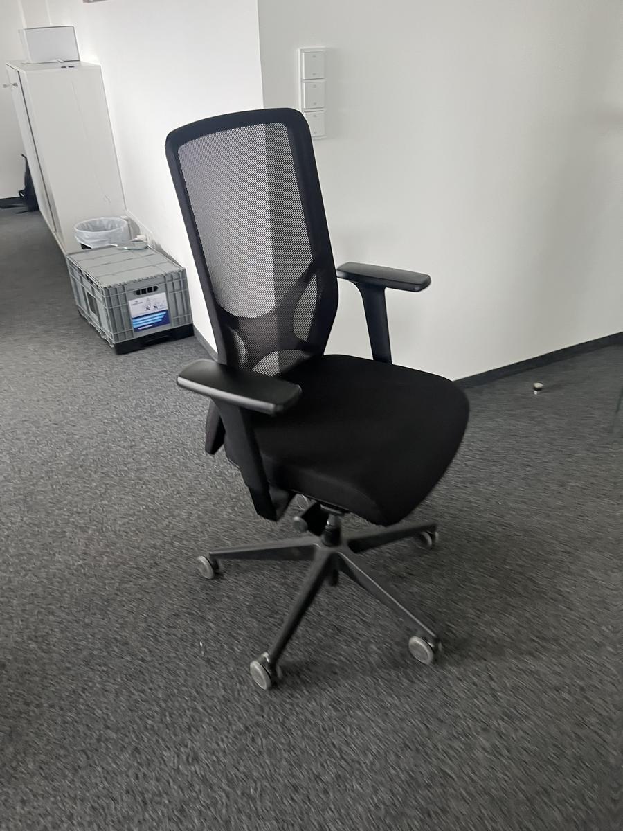 B&uuml;rodrehstuhl mit Armlehne Narbutas?d=2026-05-13 12:07:56
