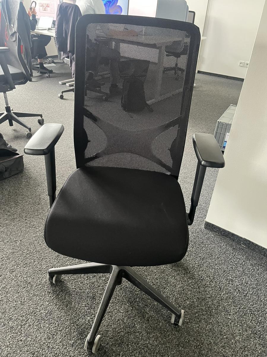 B&uuml;rodrehstuhl mit Armlehne Narbutas?d=2026-05-13 12:07:55