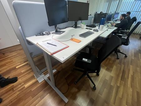 Schreibtisch elektrisch h�henverstellbar 160x80 cm Narbutas