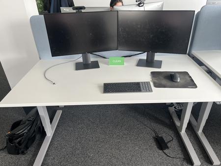 Schreibtisch elektrisch h�henverstellbar 160x80 cm Narbutas