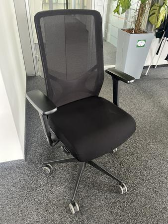 B�rodrehstuhl mit Armlehne Narbutas