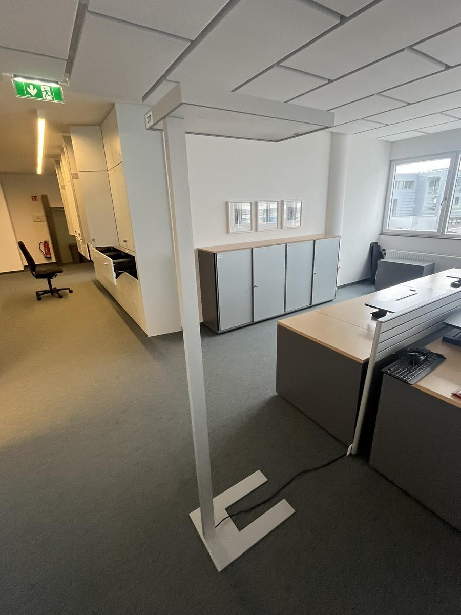 MoltoLuce B&uuml;rostehleuchte ca.60x32x195 cm?d=2026-05-13 13:54:17