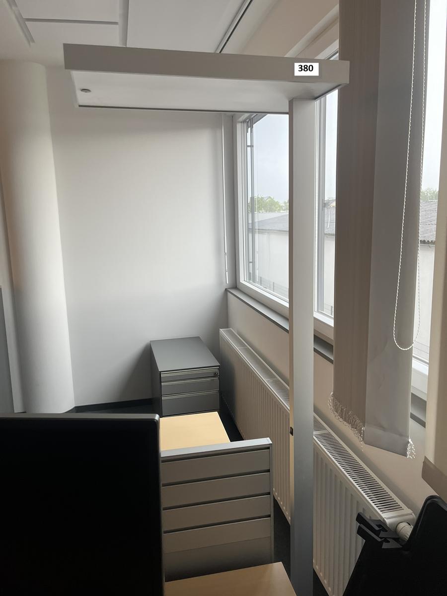 MoltoLuce B&uuml;rostehleuchte ca.60x32x195 cm?d=2026-05-13 14:26:06