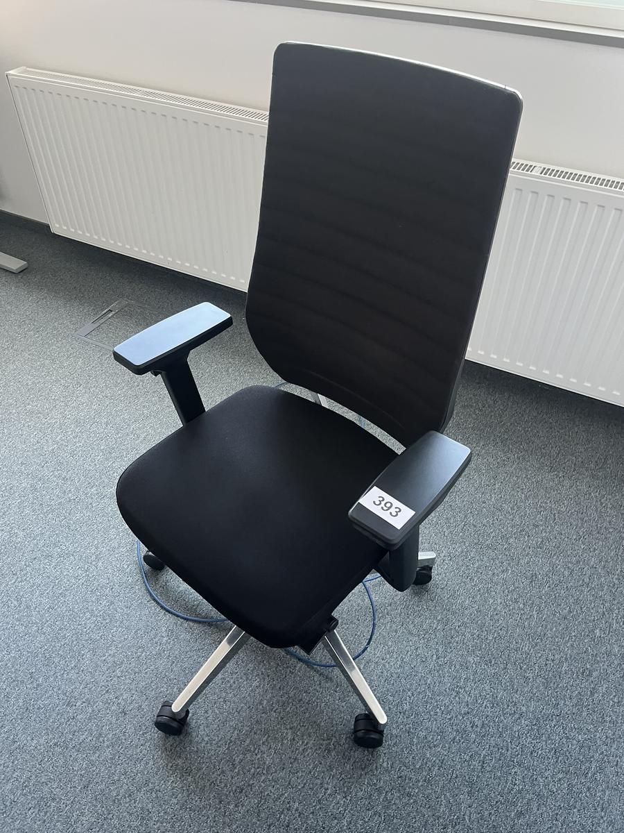 B&uuml;rodrehstuhl mit Armlehne?d=2026-05-13 14:02:15