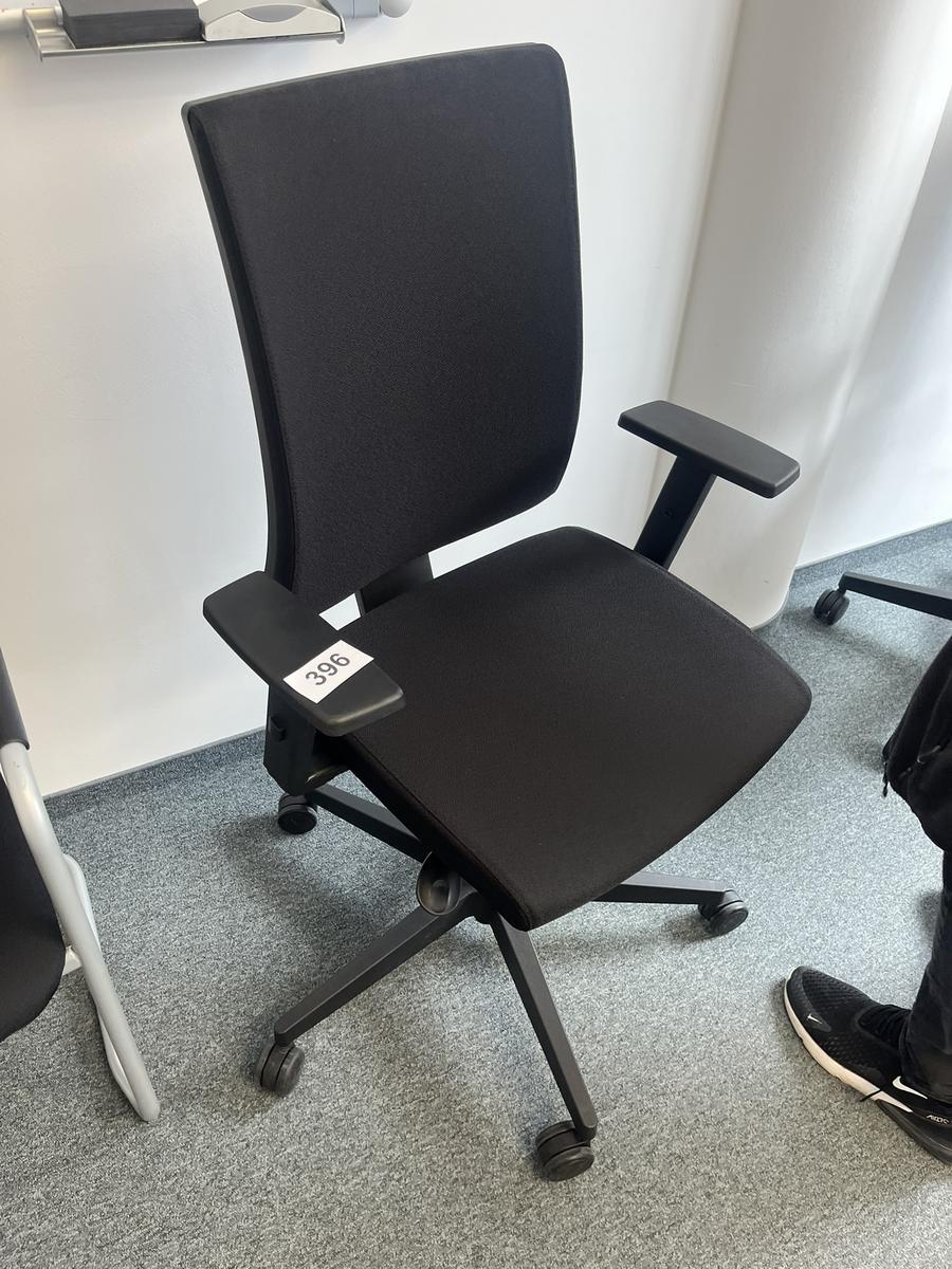 B&uuml;rodrehstuhl mit Armlehne