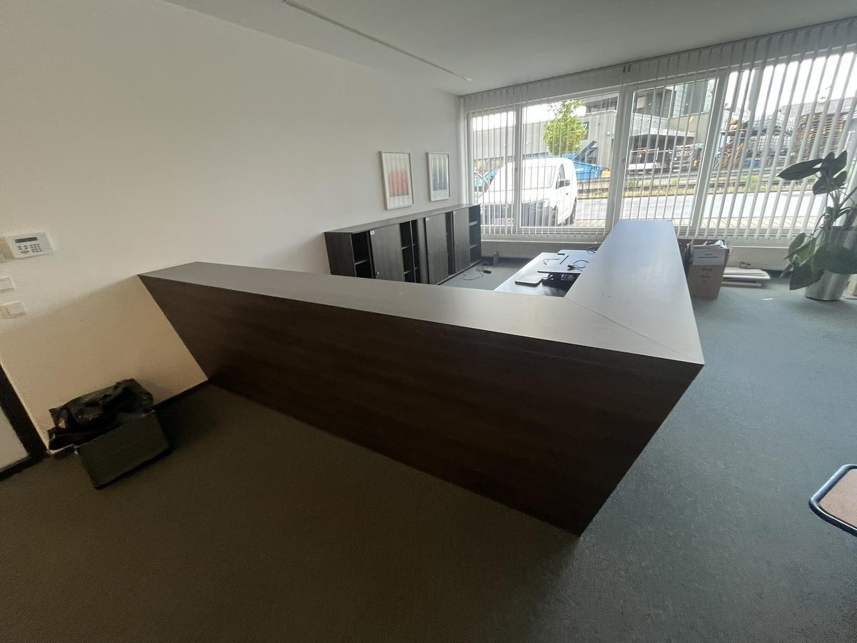 Empfangspult BENE ca.340x306x120(110 ) cm?d=2026-05-13 13:49:20