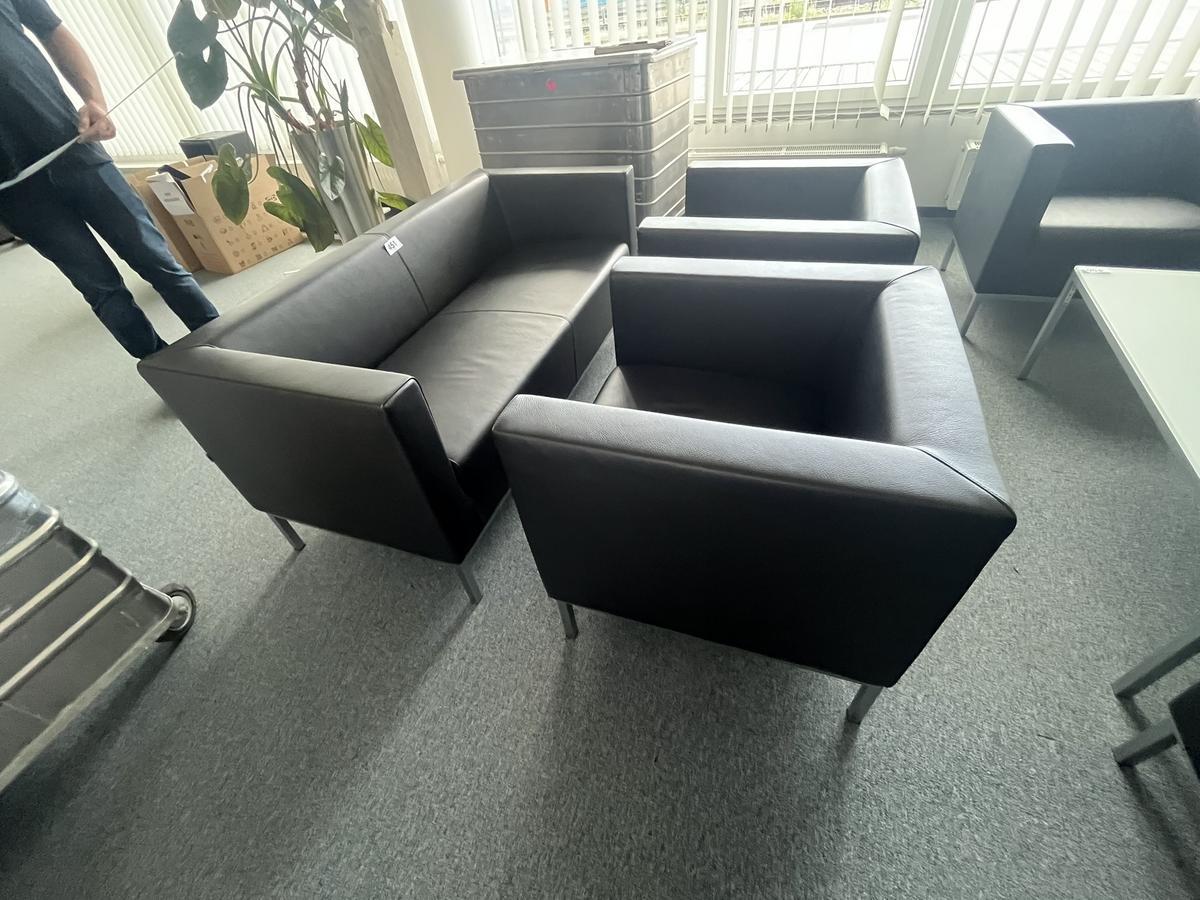 Sitzbankgruppe: Lederbank ca. 155x70x70 cm plus 2 St&uuml;ck Sitzsofa