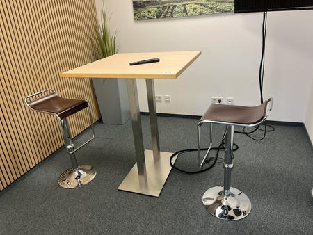 Stehtisch ca. 90x90x113 cm mit 2 St�hlen