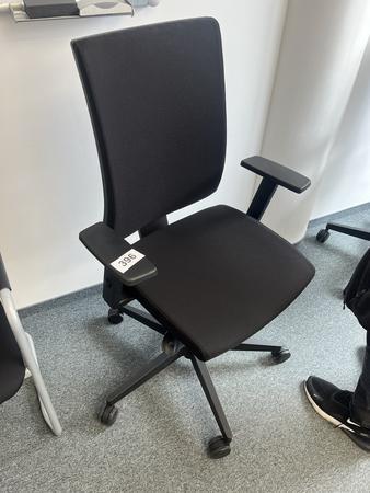 B�rodrehstuhl mit Armlehne