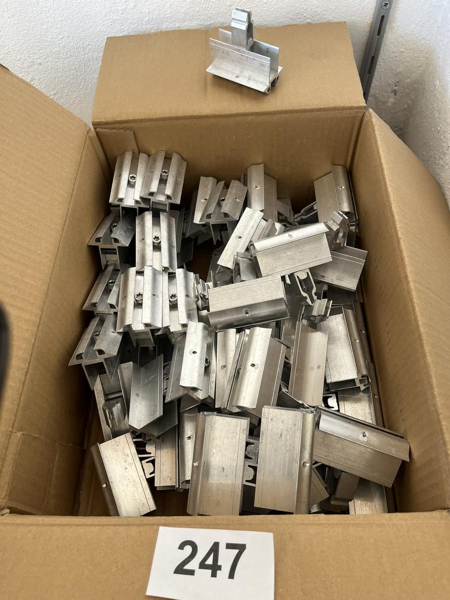 1 Karton Endklemmen, 1 Karton Mittelklemmen, 1 Karton Verbindungsst&uuml;cke?d=2026-05-21 00:38:30