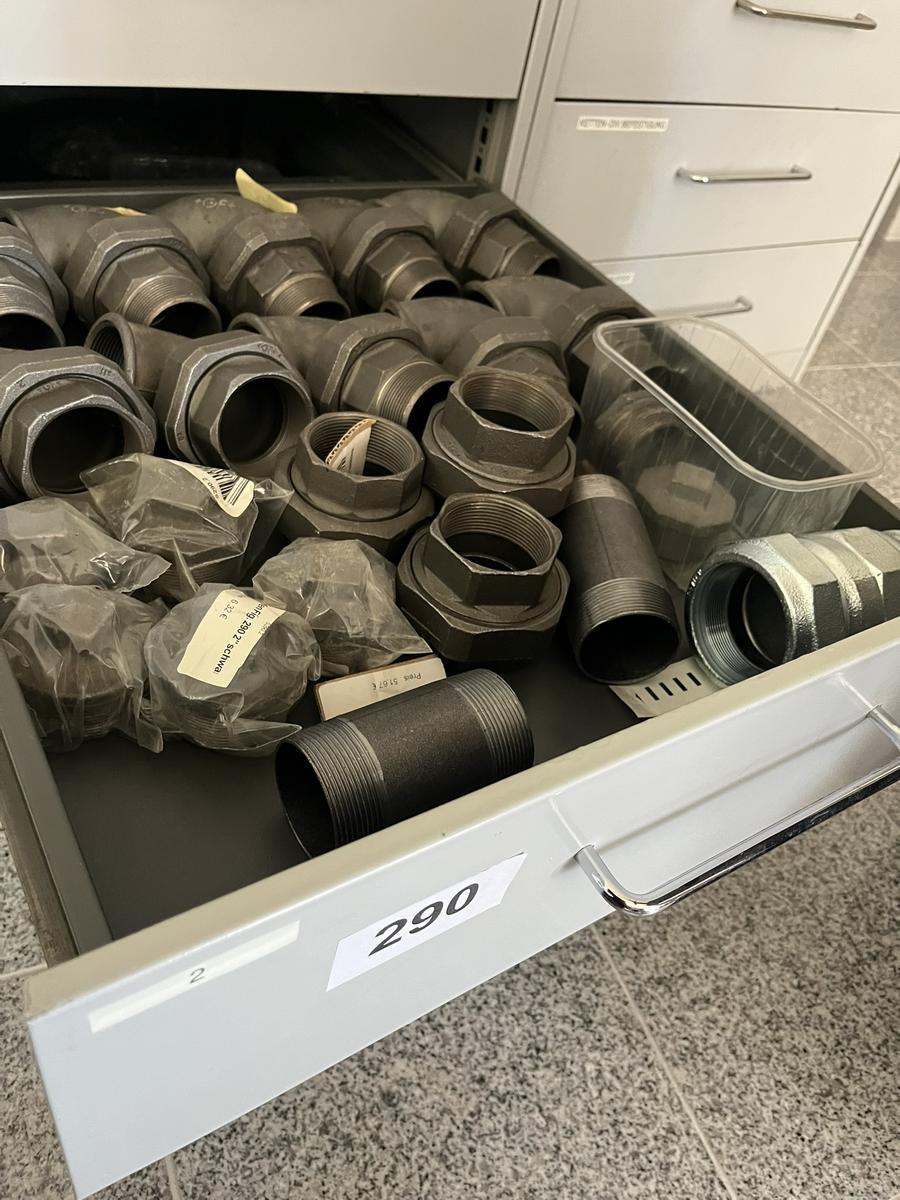 Ladeninhalt mit Bogenmaterial, Winkelholl&auml;nder, Rohrnippel, Gebo-Verschraubung