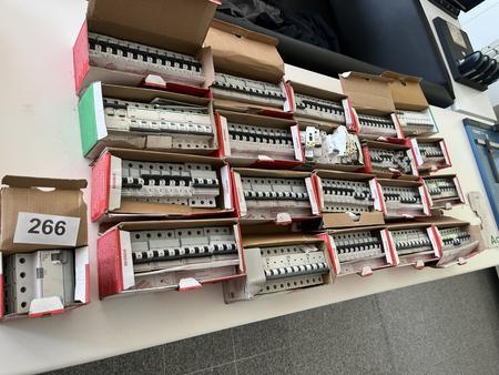 21 Kartons mit Legrand/Schneider Leistungsschutzschalter 21 Kartons mit Legrand/Schneider Leistungsschutzschalter