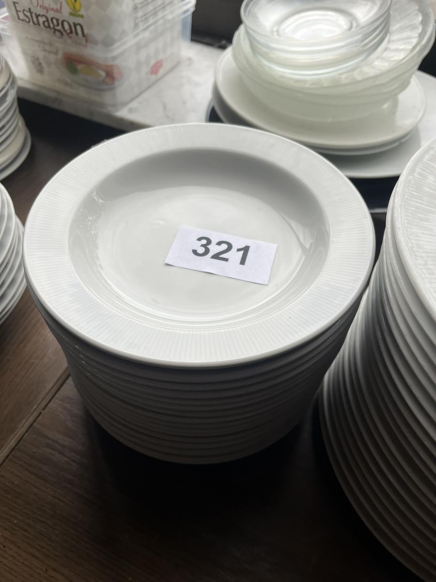 17 Stk. Lilienporzellan-Suppenteller DM 22 cm?d=2026-05-26 20:22:40
