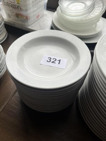 17 Stk. Lilienporzellan-Suppenteller DM 22 cm 17 Stk. Lilienporzellan-Suppenteller DM 22 cm