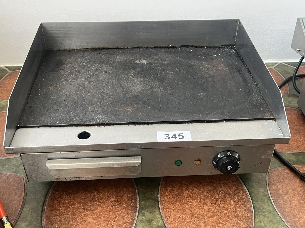 Elektrogrillplatte Ma&szlig;e ca. 55 x 45 x 21 cm, 230 V, 3000 W?d=2026-05-28 13:43:07