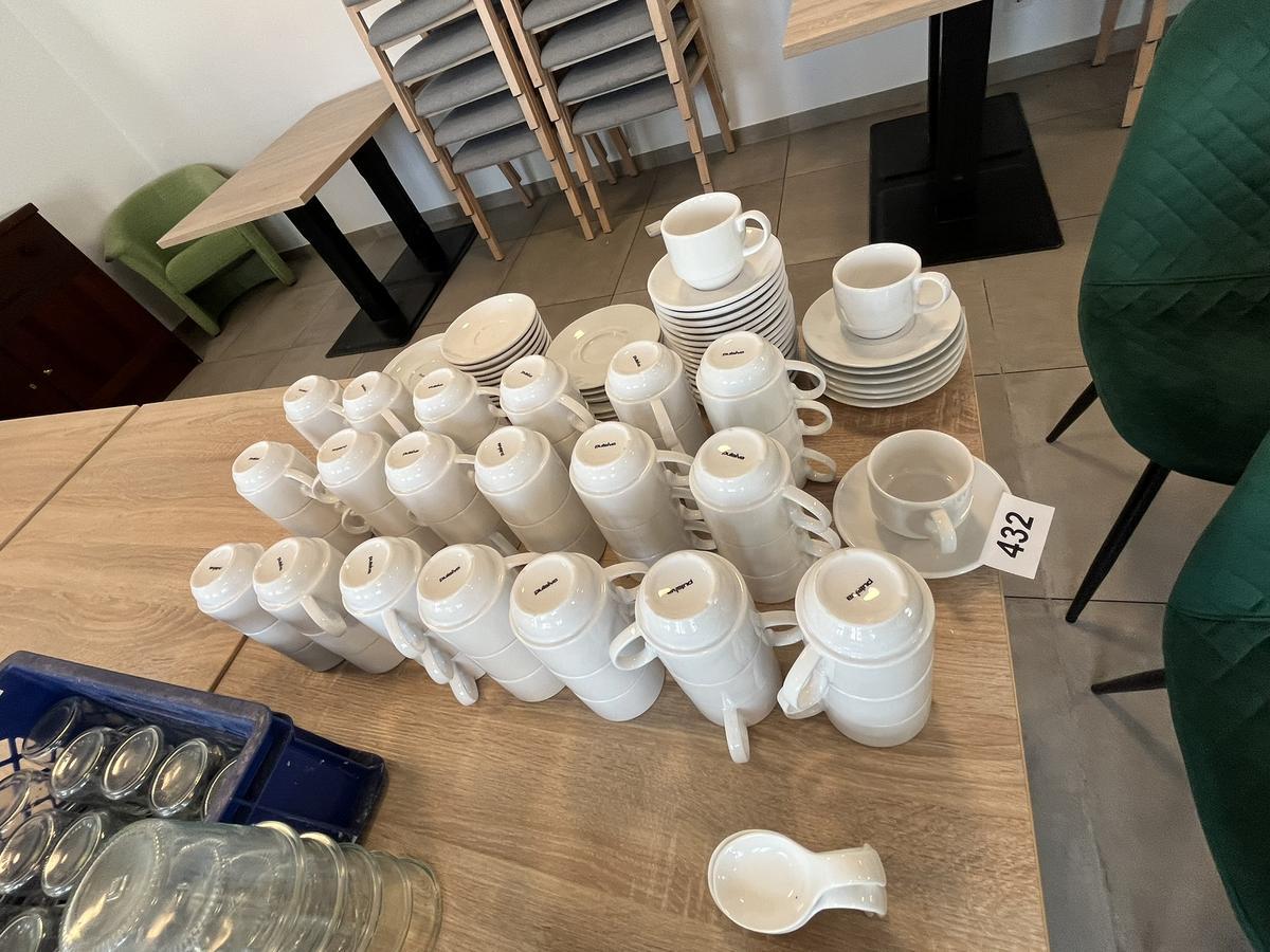 ca. 60 Stk. Kaffeetassen + div. Untersetzer