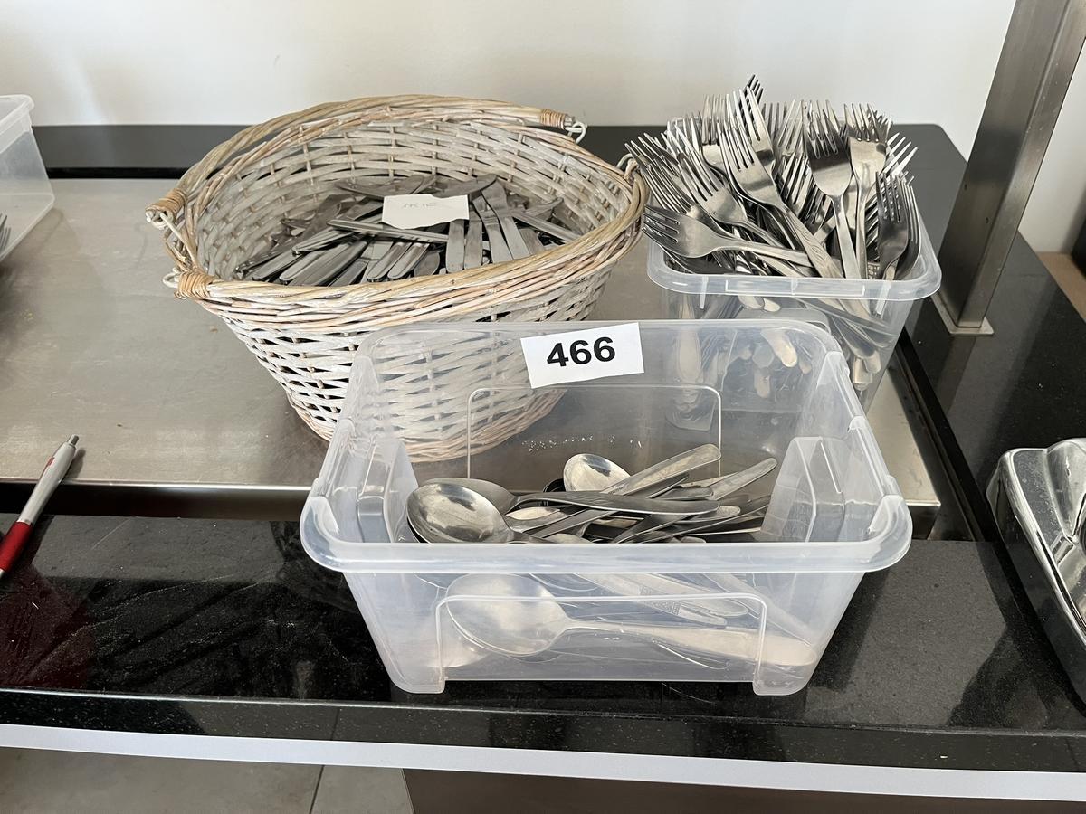 370teiliges Besteckset, ca.175 Messer, 175 Gabeln und 20 L&ouml;ffel?d=2026-05-28 14:45:04