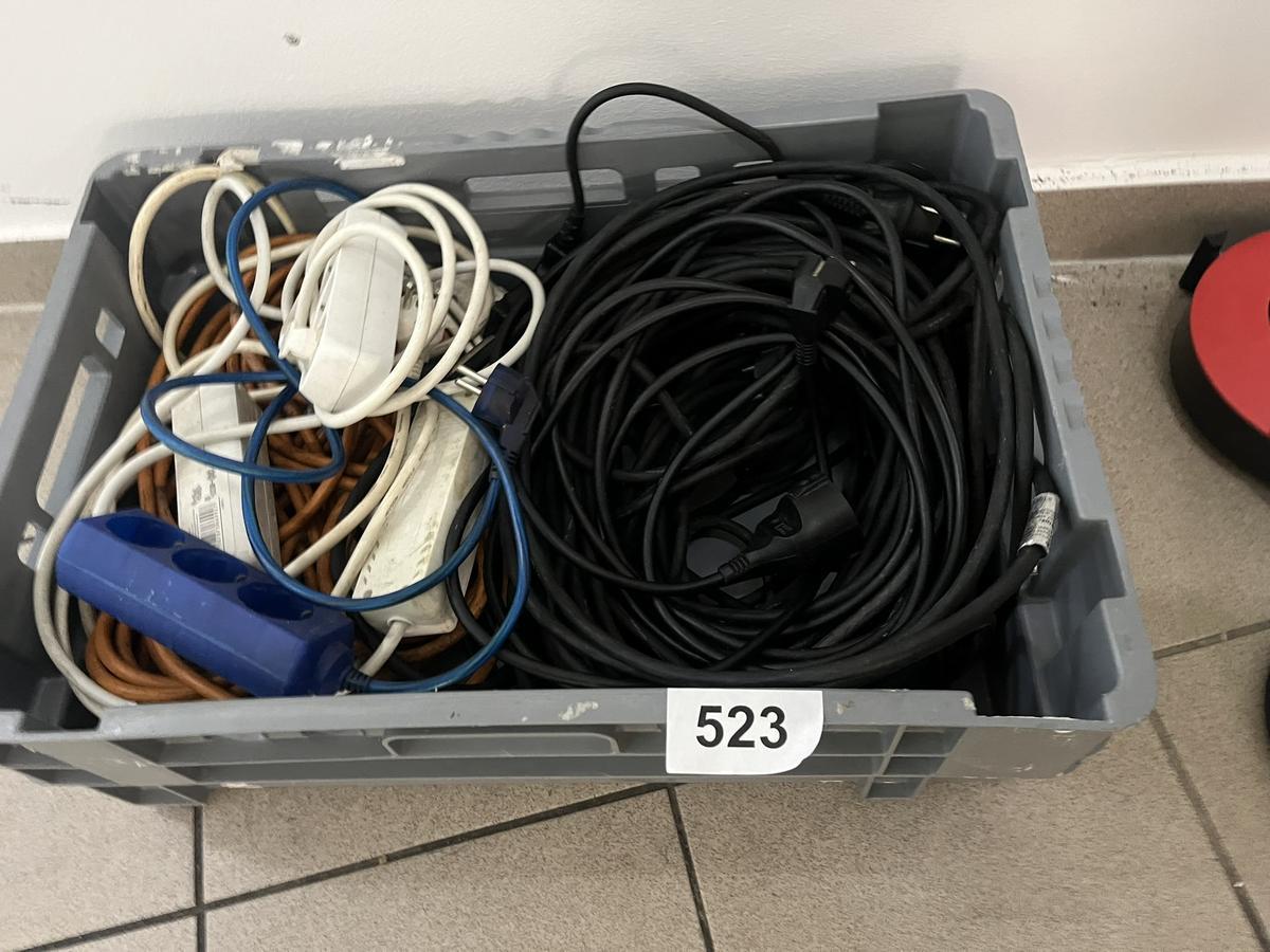 PVC Kiste mit Baustromkabeln
