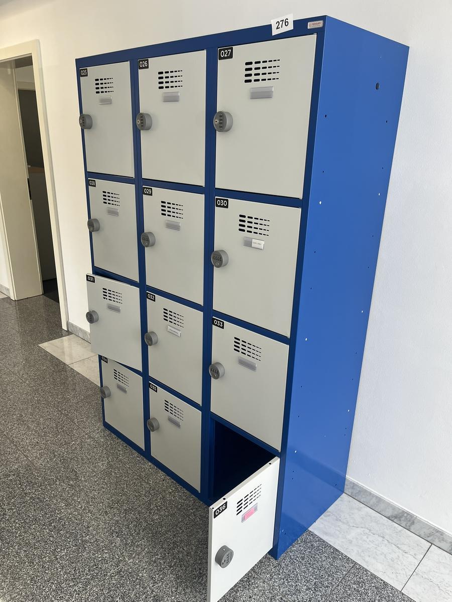 Garderobenschrank mit 12 Schlie&szlig;f&auml;chern mit Nummercode ca. 120 x 180 cm