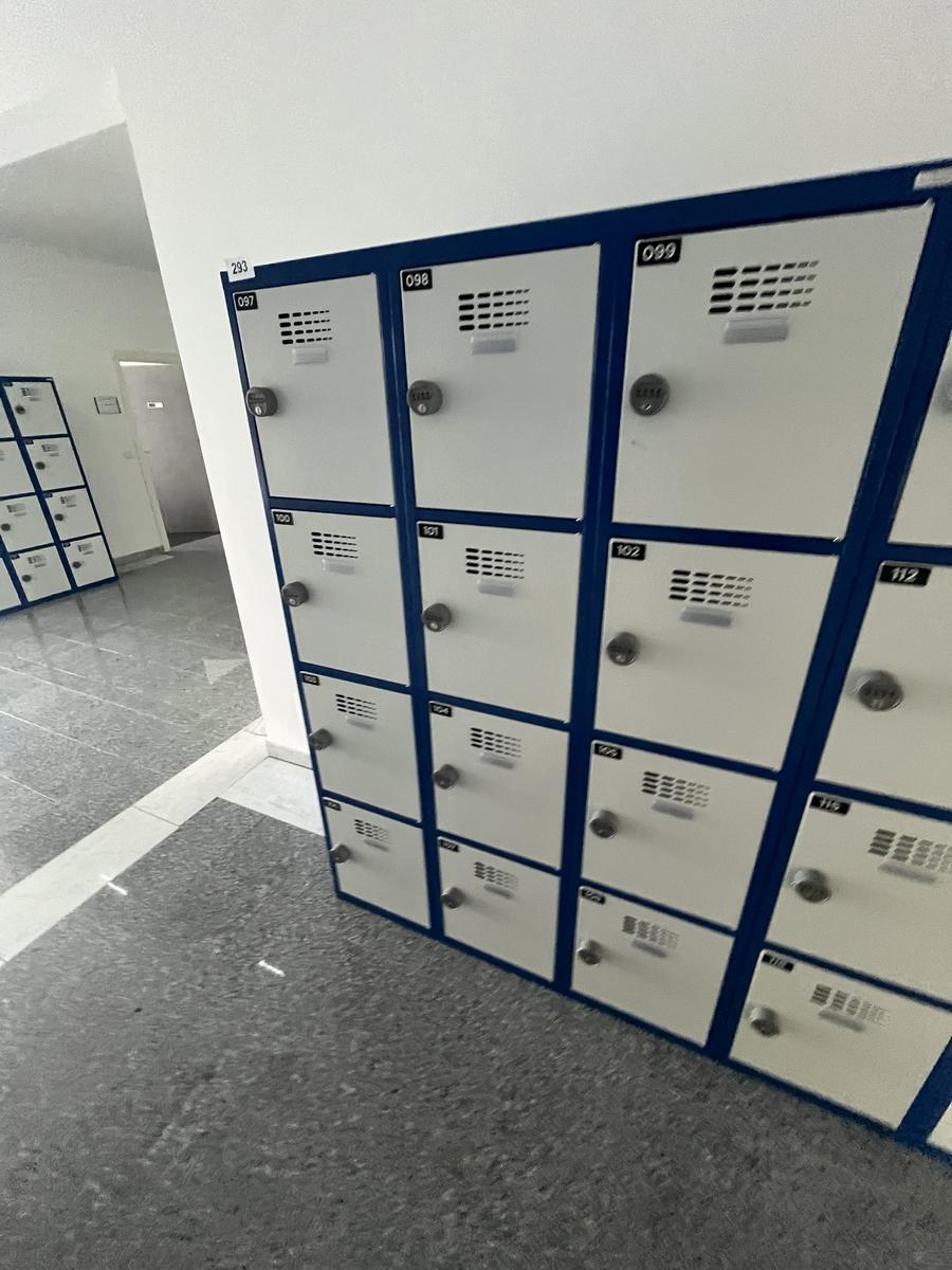 Garderobenschrank mit 12 Schlie&szlig;f&auml;chern mit Nummercode ca. 120 x 180 cm