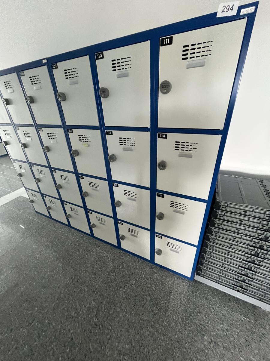 Garderobenschrank mit 12 Schlie&szlig;f&auml;chern mit Nummercode ca. 120 x 180 cm