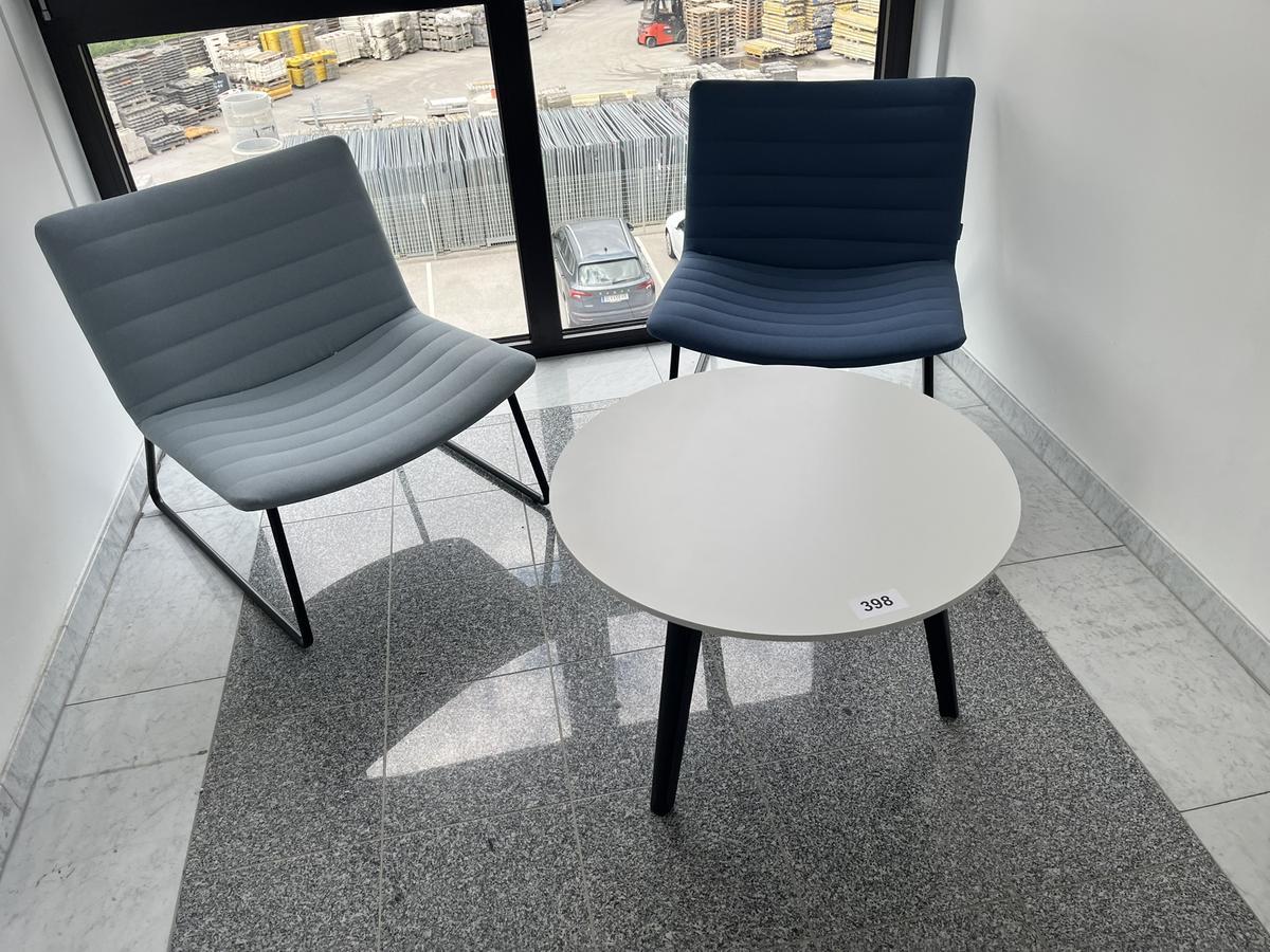 Designersitzbankgruppe mit Tisch, 70 cm DM und 2 St&uuml;hlen?d=2026-05-28 13:43:20