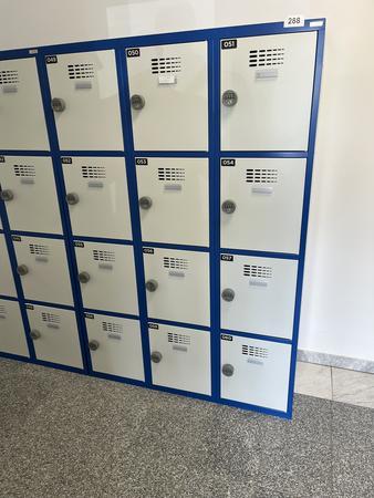 Garderobenschrank mit 12 Schließfächern mit Nummercode ca. 120 x 180 cm Garderobenschrank mit 12 Schließfächern mit Nummercode ca. 120 x 180 cm