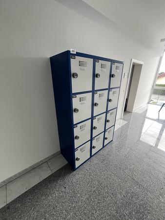 Garderobenschrank mit 12 Schließfächern mit Nummercode ca. 120 x 180 cm Garderobenschrank mit 12 Schließfächern mit Nummercode ca. 120 x 180 cm