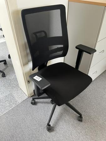 NEUDÖRFLER-Viasit Drehstuhl schwarz mit Armlehne NEUDÖRFLER-Viasit Drehstuhl schwarz mit Armlehne