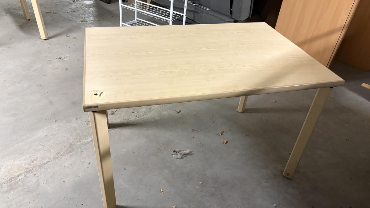 Tisch ca. 120Lx80Bx75Hcm