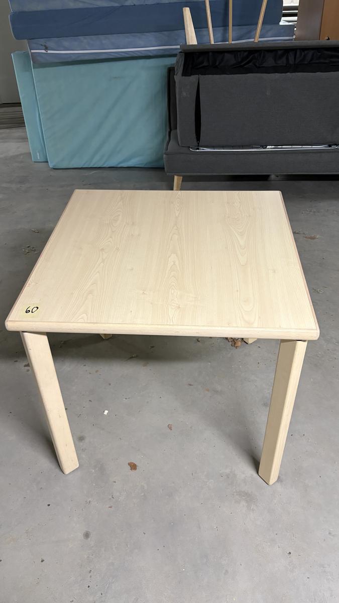 Tisch ca. 80Lx80Bx75Hcm