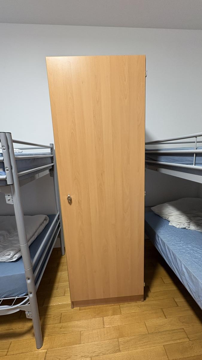 Kleiderschrank ca. 60Lx60Bx180Hcm, Holz?d=2026-05-28 21:39:46