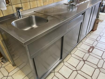 Edelstahl Arbeitsmodul mit Sp�lbecken , 2 gek�hlte GN Einschubbereiche, 1 Salat gek�hlt f�r 5 GN Beh�lter ,steckerfertig, 235/70/80 cm