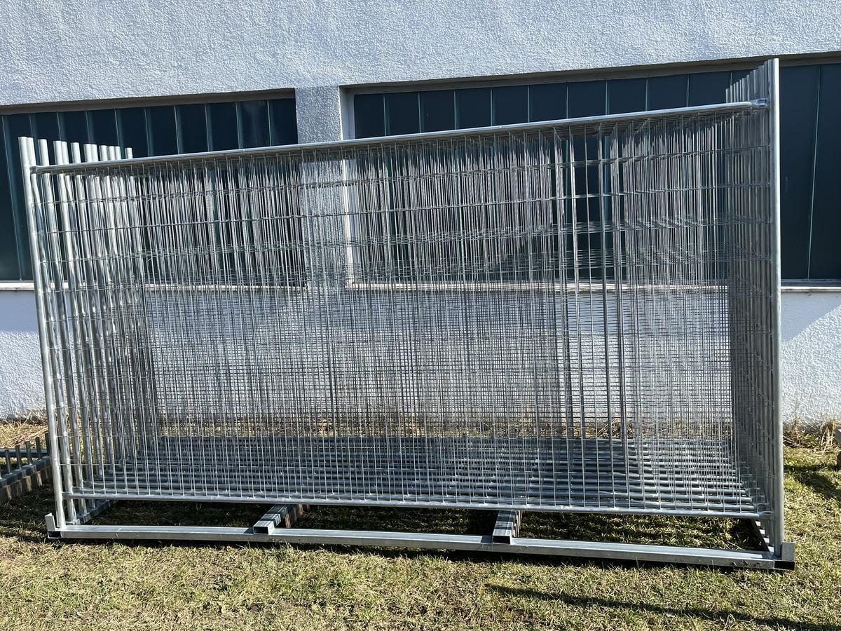 20 St&uuml;ck Bauzaunelemente fabriksneu ca.350x200 cm mit 20 Sockelsteinen, 20 Stk.Schellen
