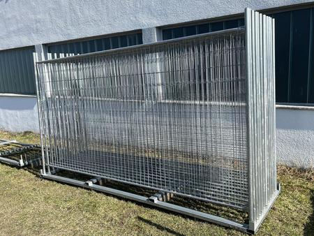 20 St�ck Bauzaunelemente fabriksneu ca.350x200 cm mit 20 Sockelsteinen, 20 Stk.Schellen