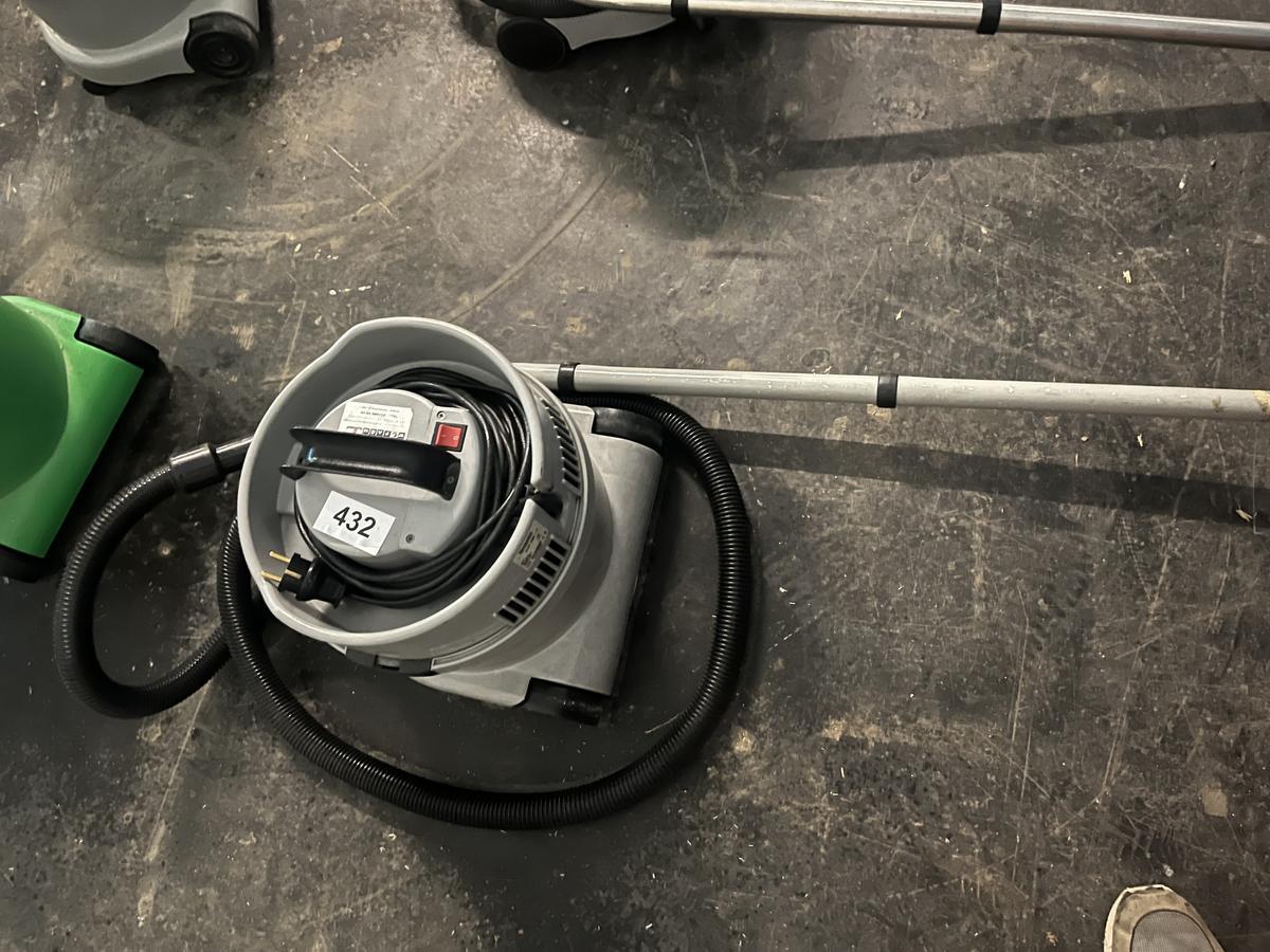 Gewerbestaubsauger Fab. Numatic mit Schlauch