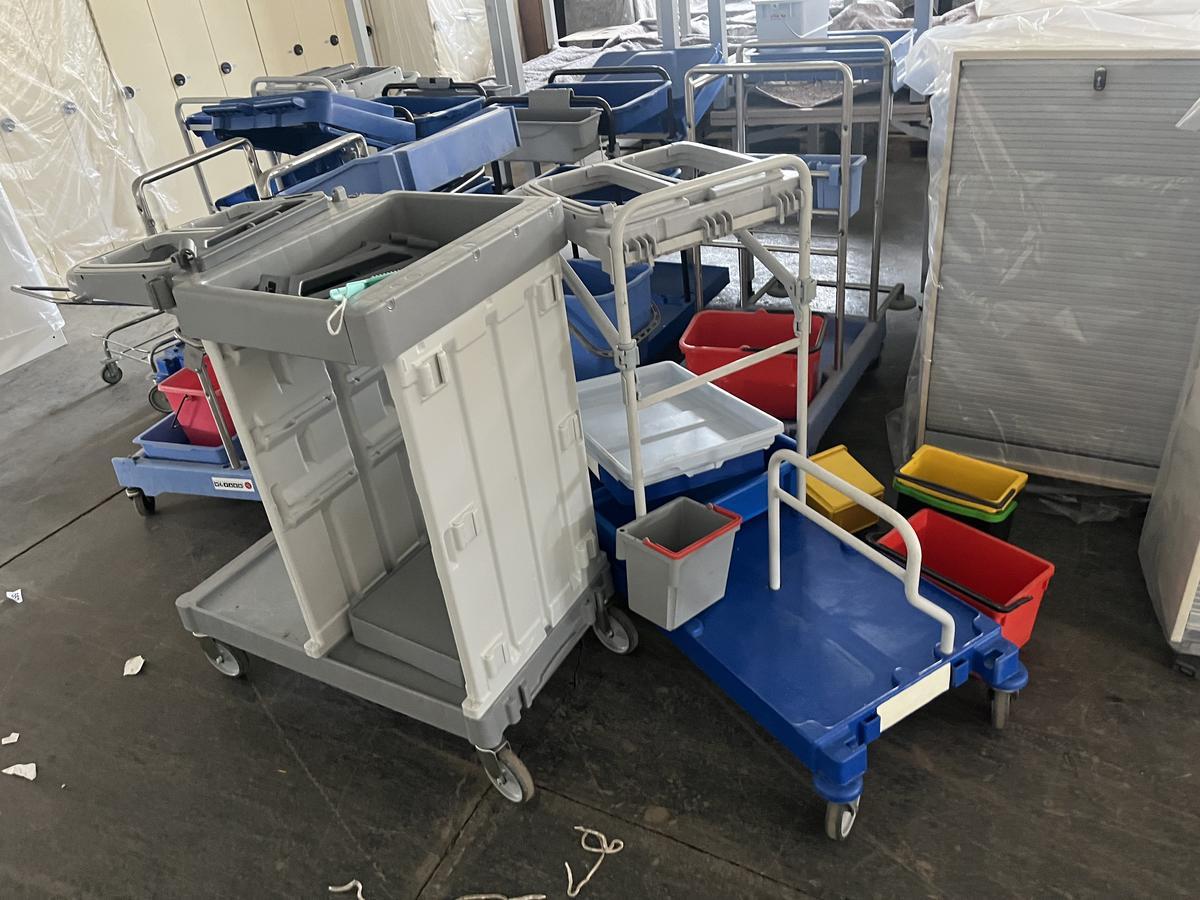 10 Stk. besch&auml;digte Reinigungswagen (Ersatzteiltr&auml;ger)?d=2026-06-03 15:03:33