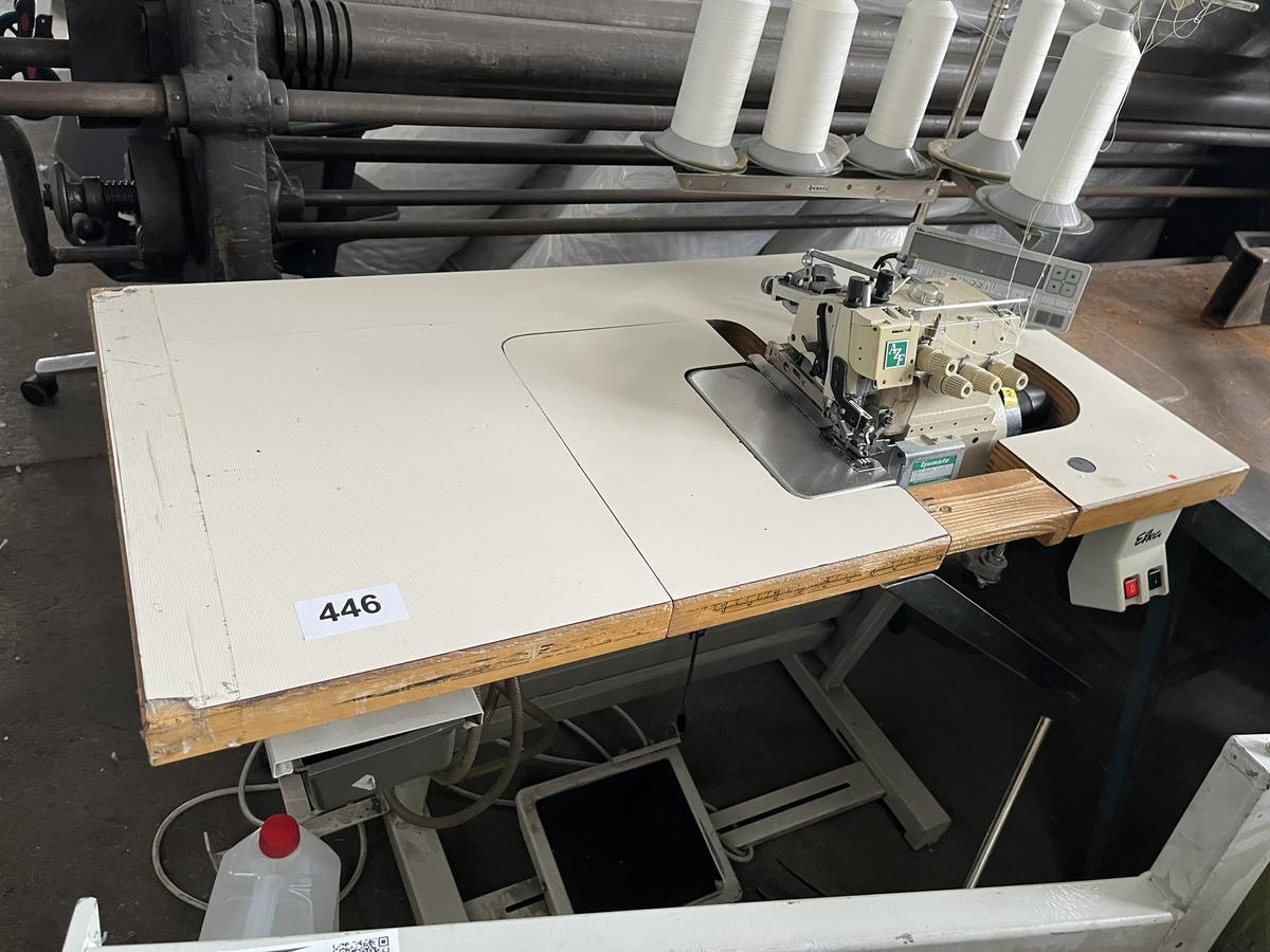 Industrien&auml;hmaschine YAMATO mit 5 Spulentr&auml;gern, Anzeige EFKA , Box EFKA  Tisch ca. 106/55/77 cm