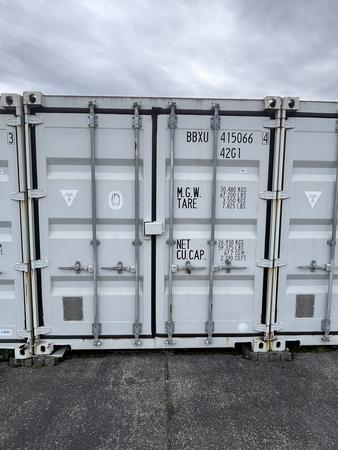 See-Lagercontainer 40 mit Doppeltüre ca.12.19 x 2.44 x 2.60 m , stapelbar mit Lichtinstallation - Einsatz als Aktencontainer See-Lagercontainer 40 mit Doppeltüre ca.12.19 x 2.44 x 2.60 m , stapelbar mit Lichtinstallation - Einsatz als Aktencontainer