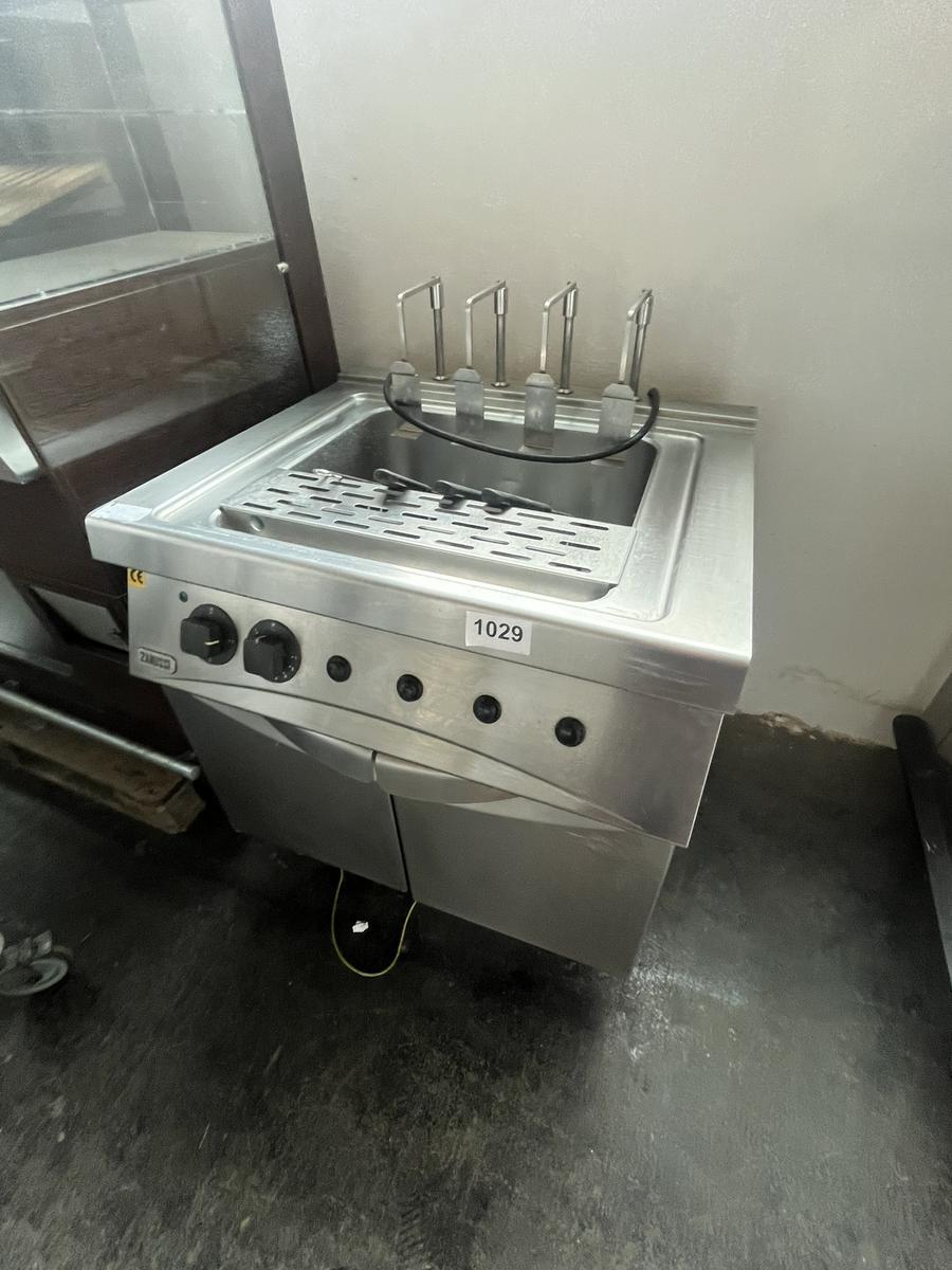 Zanussi Nudelkocher ca. 81 x 73 x 90 cm mit 4 Eins&auml;tzen?d=2026-06-15 14:34:26