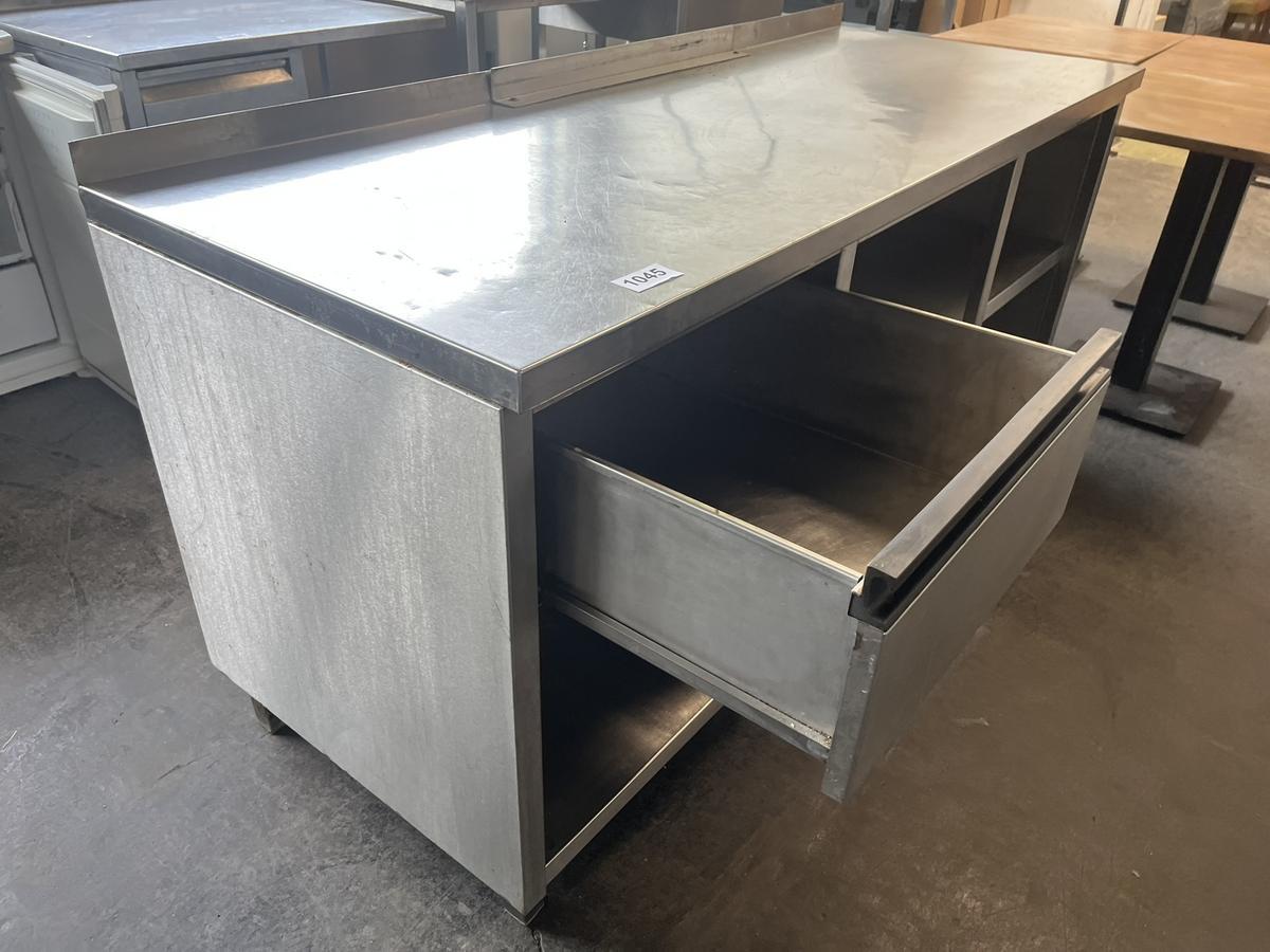 Edelstahl-Arbeitstisch mit einer Auszugslade ca. 184 x 71 x 88 cm und 2 Fachebenen?d=2026-06-15 14:36:26