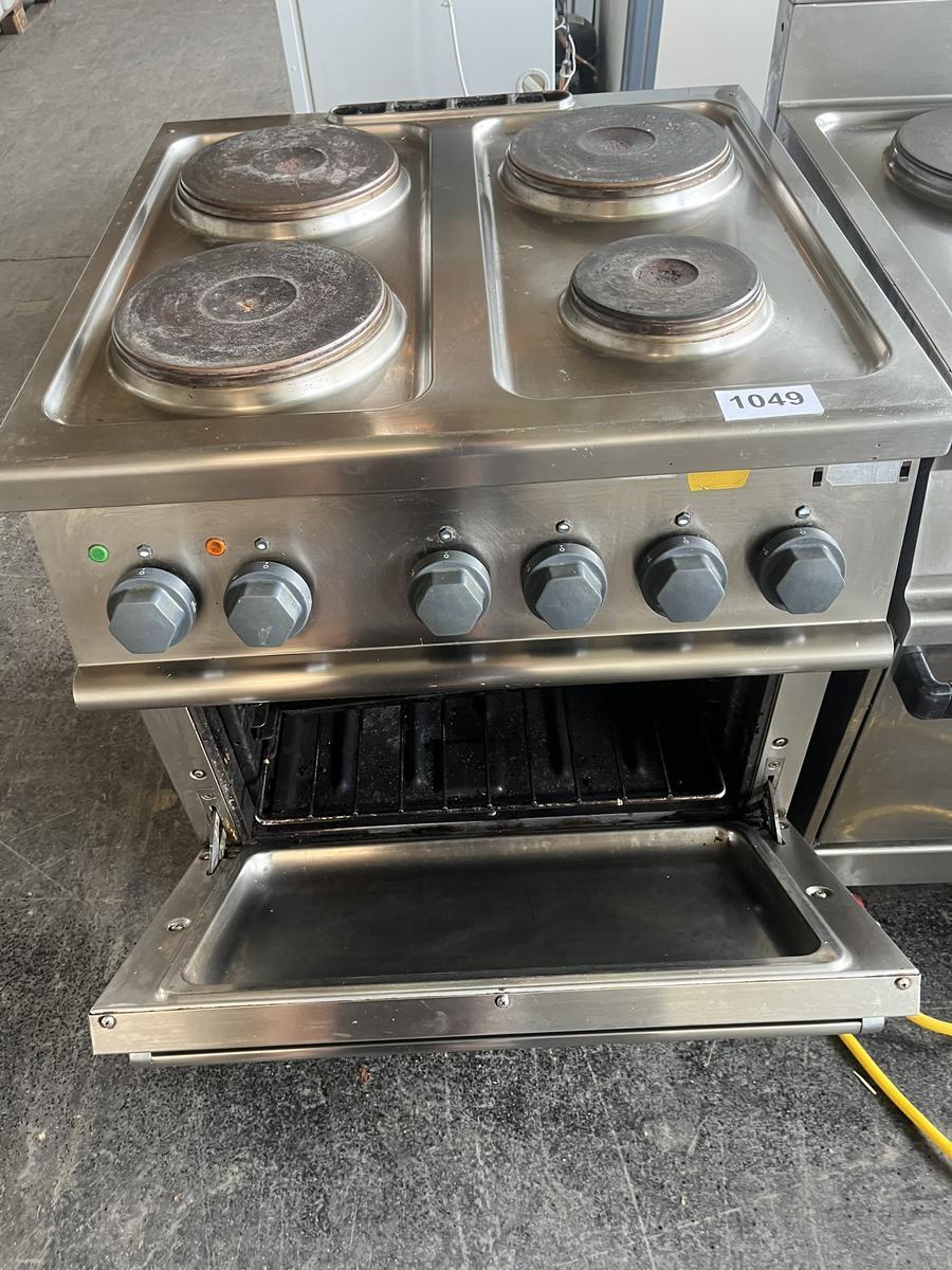 Elektroherd mit 4 Platten